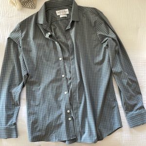 Mizzen and main button down